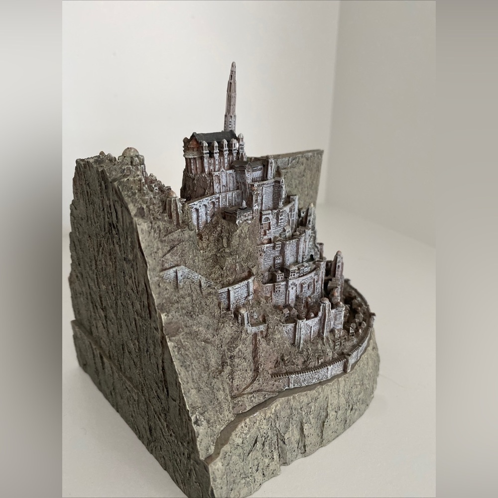 EUC Lord of the Rings Mina’s Tirith catch all sculpture from WETA - Picture 5 of 15